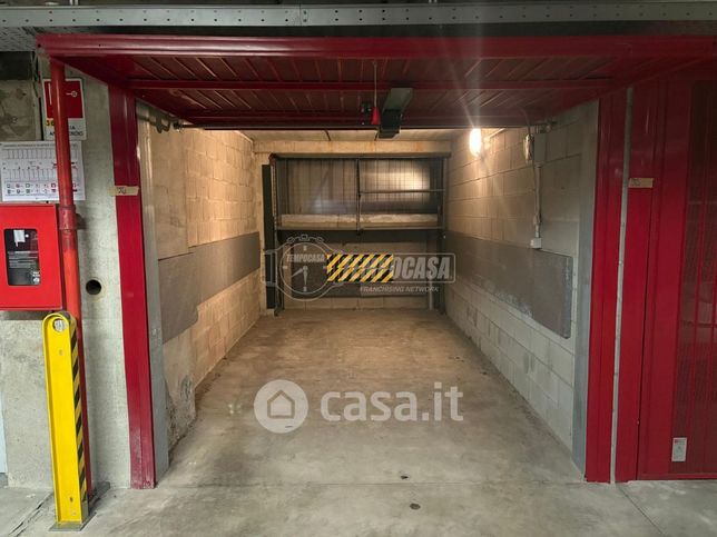 Garage/posto auto in residenziale in Via Andrea Maria Ampère 9