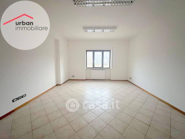 Ufficio in commerciale in Via Salaria Antica Ovest