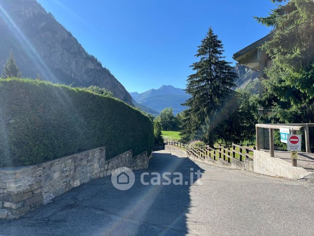 Box/posto auto in residenziale in Strada della Brenva