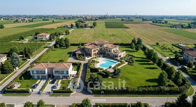 Villa in residenziale in 