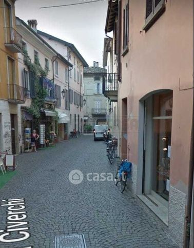 Negozio/locale commerciale in commerciale in Via Civerchi