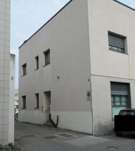 Box/posto auto in residenziale in Via Galileo Galilei 3