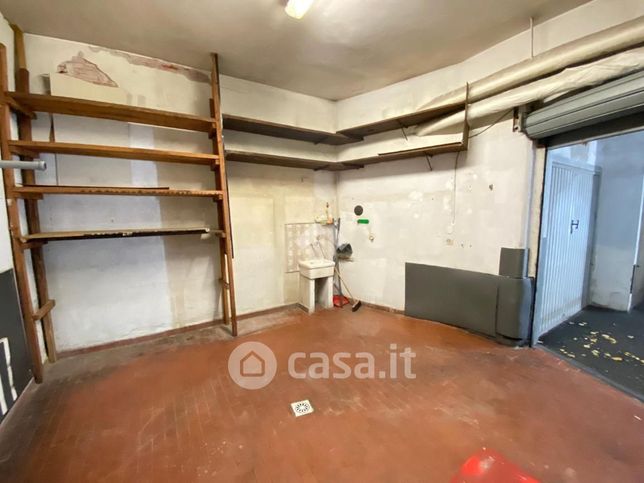 Garage/posto auto in residenziale in Salita Chiapparolo 49