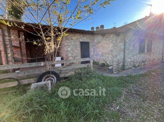 Casa indipendente in residenziale in 