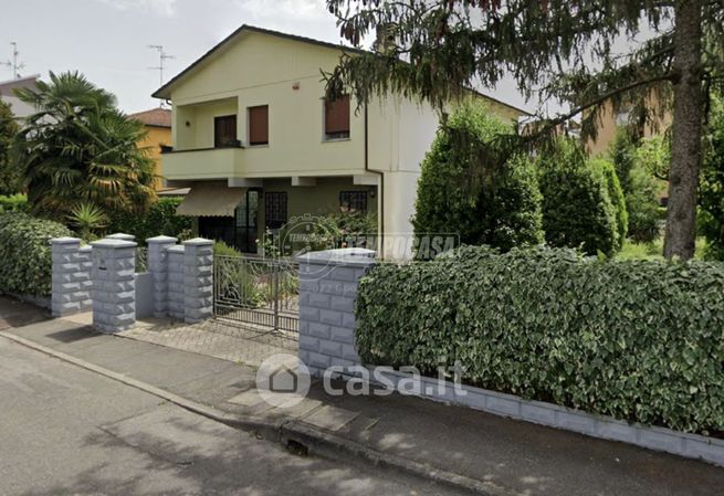 Casa indipendente in residenziale in Via Cola 36