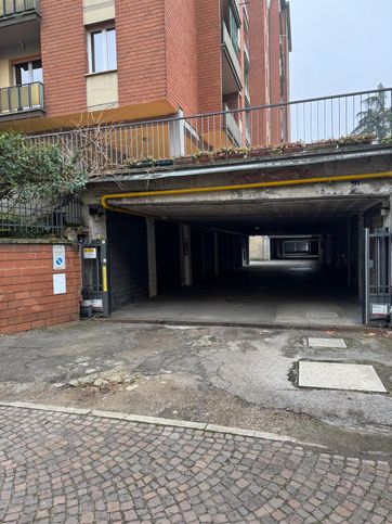 Garage/posto auto in residenziale in Via Francesco Cavazzoni