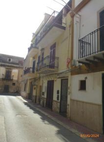 Appartamento in residenziale in Via Empedocle Restivo 5