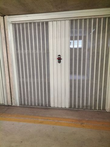 Box/posto auto in residenziale in Via Brigate Partigiane 3