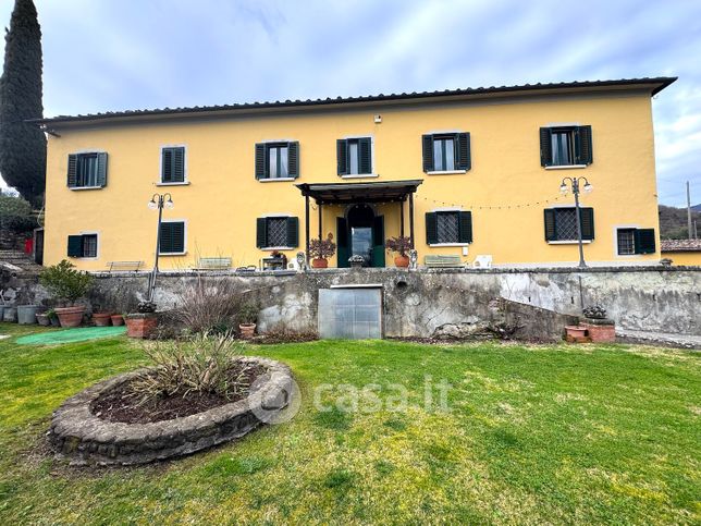Casa indipendente in residenziale in 