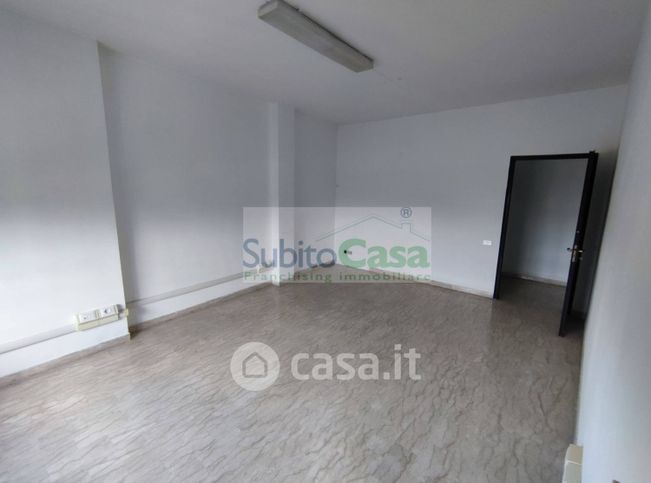 Ufficio in commerciale in Viale Benedetto Croce