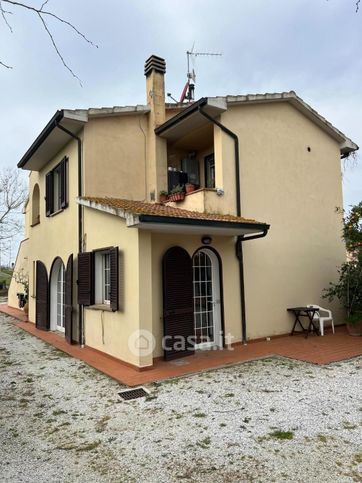 Casa bi/trifamiliare in residenziale in Via del Paratino