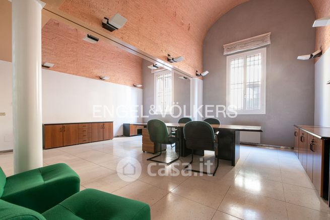 Ufficio in commerciale in Via Galliera