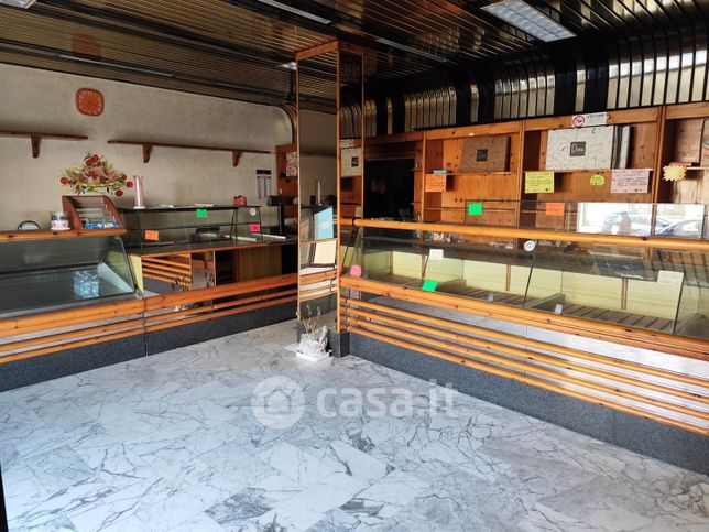 Attivitã /licenza (con o senza mura) in commerciale in 