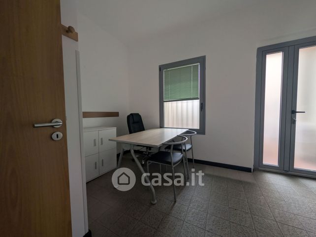 Ufficio in commerciale in Via Senese