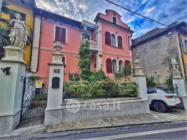 Casa indipendente in residenziale in Via Turati