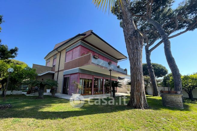 Villa in residenziale in Via Argo 21