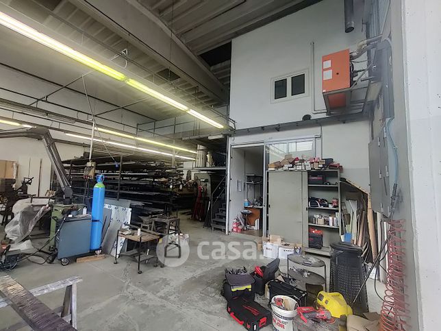 Capannone in commerciale in Via Trebbia 19