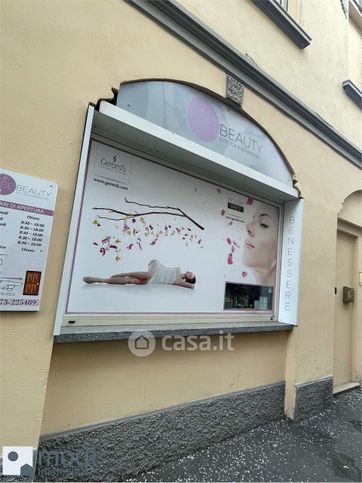 Ufficio in commerciale in 