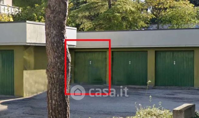 Box/posto auto in residenziale in Via V. Alfieri