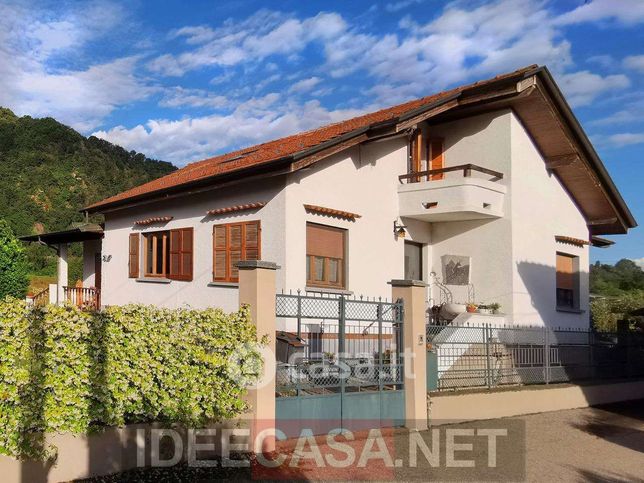 Villa in residenziale in Via Monte Bianco
