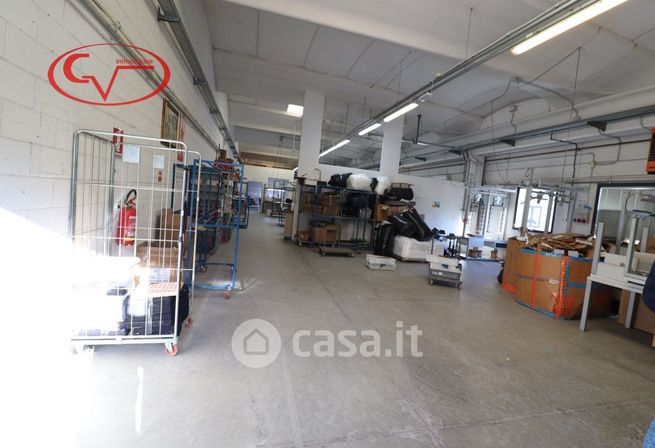 Capannone in commerciale in Via Leona