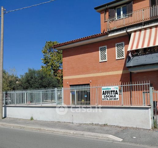 Negozio/locale commerciale in commerciale in Via A. La Marmora 100