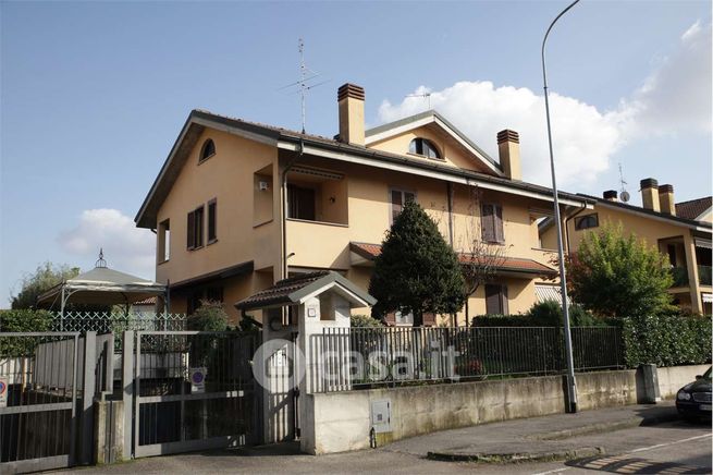 Casa bi/trifamiliare in residenziale in Via Don Giuseppe Colombo