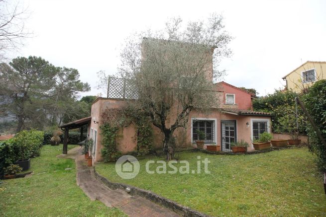 Villa in residenziale in Via Bosco di Carlo