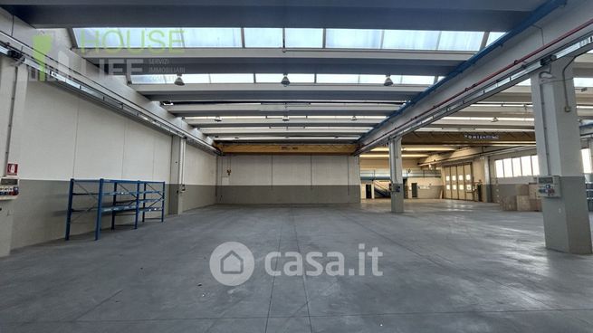 Capannone in commerciale in Via Rio Giavenale