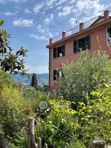 Casa bi/trifamiliare in residenziale in Via Madonnetta 43
