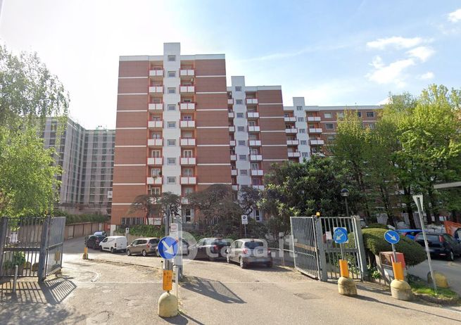 Box/posto auto in residenziale in Via Guido de Ruggiero 31