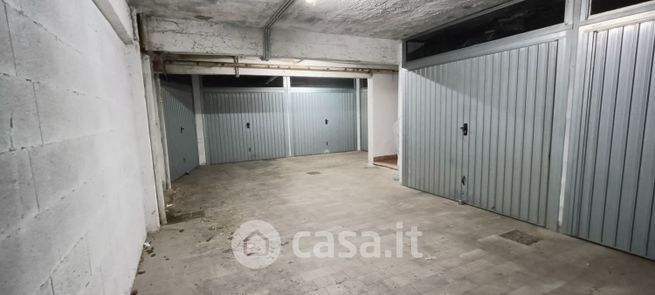 Garage/posto auto in residenziale in Via del Picchio 13