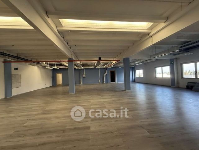 Ufficio in commerciale in 