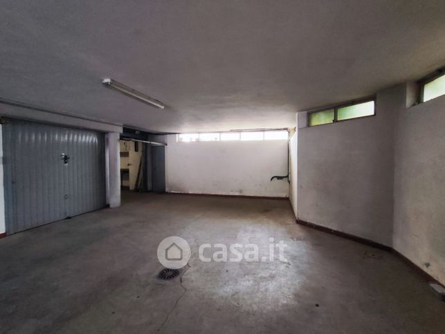 Box/posto auto in residenziale in Via Bardonecchia 11 BIS