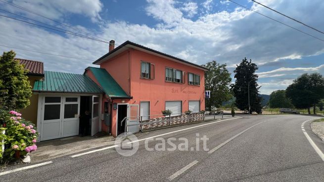 Attività/licenza (con o senza mura) in commerciale in Via Roma