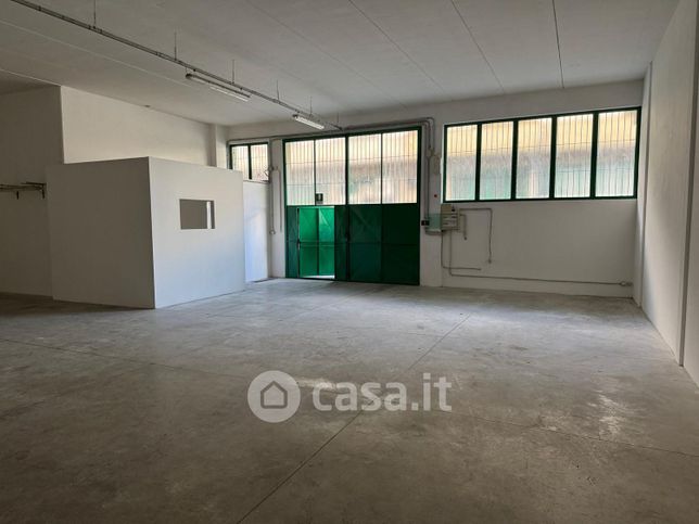 Capannone in commerciale in Via Giotto