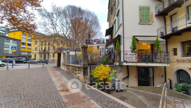 Negozio/locale commerciale in commerciale in Via Torre Verde 60