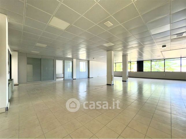 Ufficio in commerciale in Via Venezia