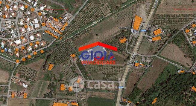 Terreno agricolo in commerciale in Via Domiziana 91