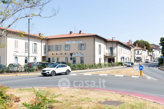 Ufficio in commerciale in Via Ceppo 2