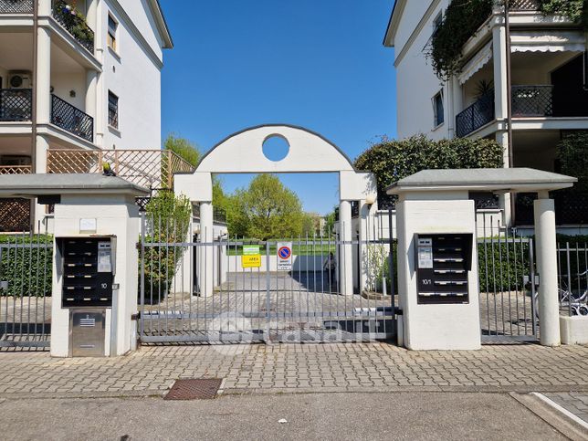 Box/posto auto in residenziale in Strada Budellungo 10