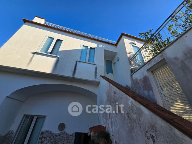 Appartamento in residenziale in Vico Monte 4