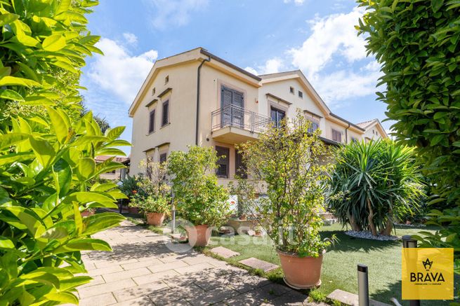 Villa in residenziale in Via Aspasia 7