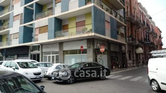 Negozio/locale commerciale in commerciale in Via Luigi Zuppetta 2