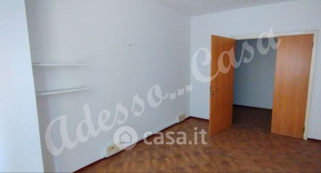 Ufficio in commerciale in 