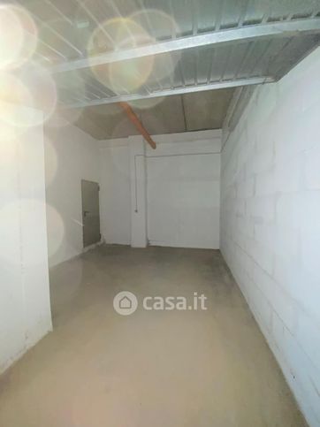Box/posto auto in residenziale in Largo Igino Garbini 7