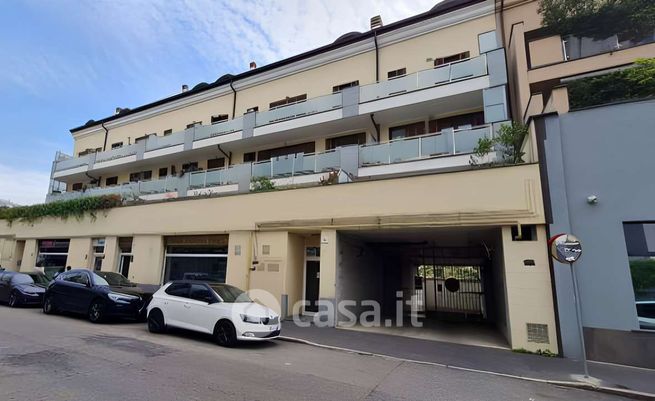 Box/posto auto in residenziale in Via Giuseppe Candiani 7