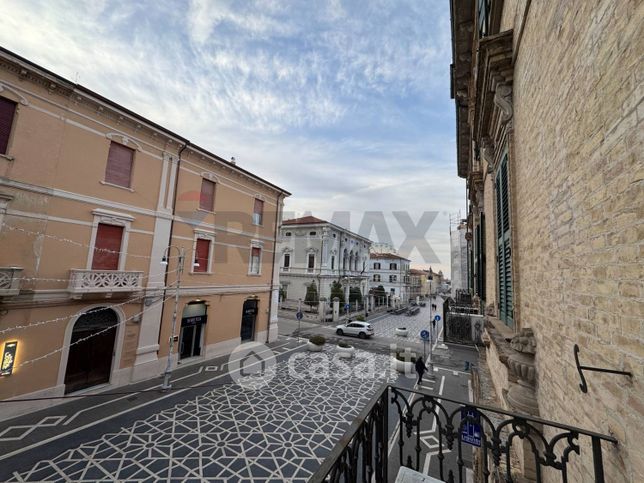Ufficio in commerciale in Corso Trento e Trieste 123