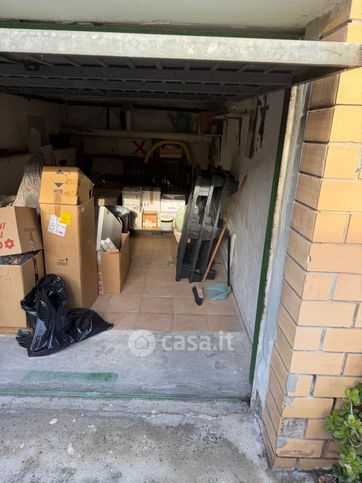 Box/posto auto in residenziale in Via XXV Aprile