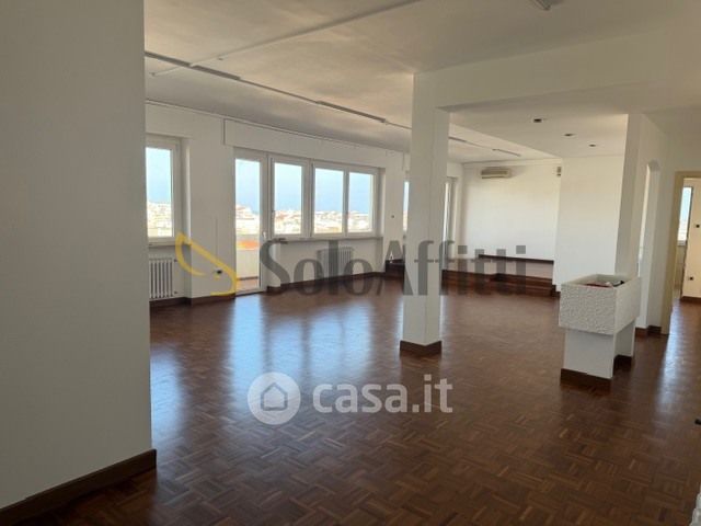 Ufficio in commerciale in Via Venezia
